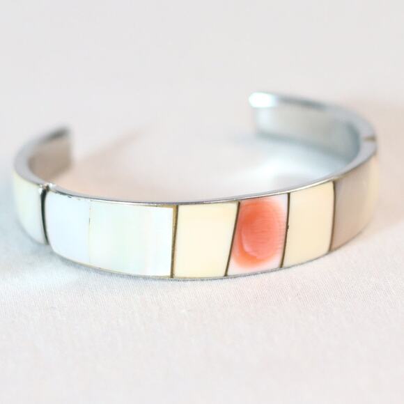 Hinged Cuff Bracelet Mother Of Pearl Shades Of Beige To Blush - Picture 5 of 11